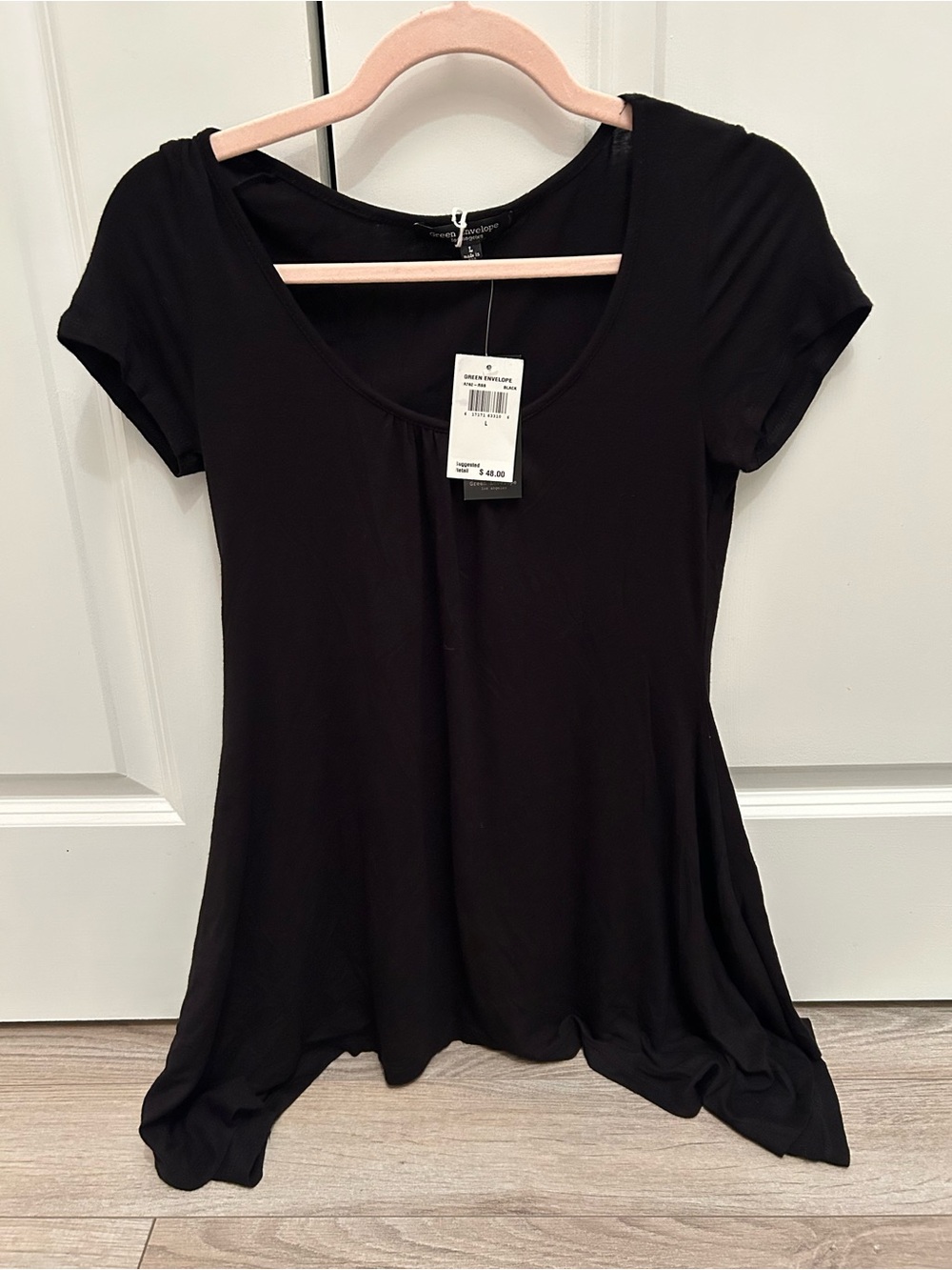 NWT Green Envelope Black Scoop Neck Short Sleeve Tee Asymmetrical Hem Large Soft